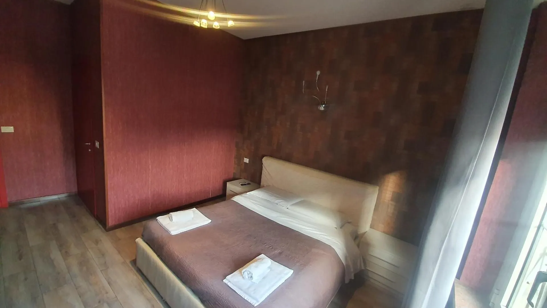 Sira House Milano Hotel 2*, Milan